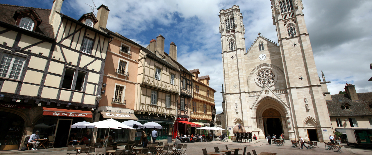 Place de la cathedrale Bourgogne